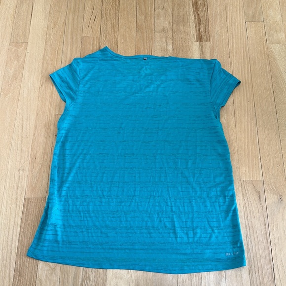 Nike Dryfit workout tshirt - Picture 4 of 4